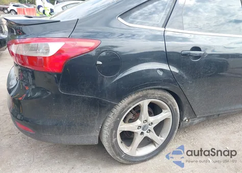 2013 Ford Focus Titanium z USA, uszkodzony, nr VIN 1FADP3J23DL169468